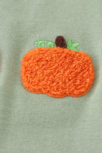 Load image into Gallery viewer, Green plaid french knot pumpkin boy set
