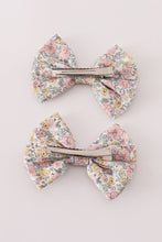 Load image into Gallery viewer, Pink floral print piggie hair bow
