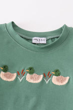 Load image into Gallery viewer, Forest duck french knot boy set
