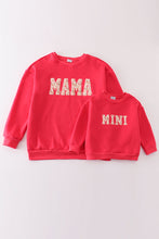 Load image into Gallery viewer, Red MAMA&amp;MINI applique fleece mom&amp;me sweatshirt
