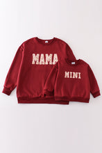 Load image into Gallery viewer, Maroon MAMA&amp;MINI applique fleece mom&amp;me sweatshirt
