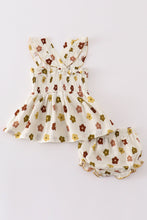 Load image into Gallery viewer, Premium Organic muslin floral smocked baby set
