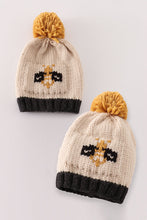 Load image into Gallery viewer, Beige pompom bee cable beanie
