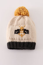 Load image into Gallery viewer, Beige pompom bee cable beanie
