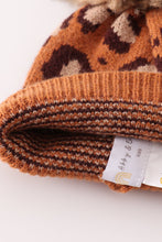 Load image into Gallery viewer, Brown pompom leopard cable beanie
