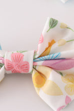 Load image into Gallery viewer, Floral print hair bow
