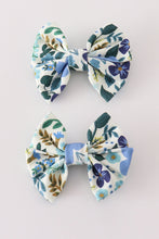 Load image into Gallery viewer, Blue floral print hair bow
