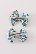 Load image into Gallery viewer, Blue floral print hair bow
