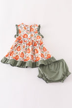 Load image into Gallery viewer, Green pumpkin ruffle baby set
