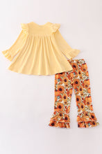 Load image into Gallery viewer, Beige velvet pumpkin girl ruffle pants set
