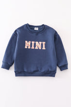 Load image into Gallery viewer, Navy MAMA&amp;MINI applique fleece mom&amp;me sweatshirt
