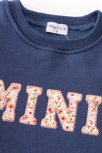 Load image into Gallery viewer, Navy MAMA&amp;MINI applique fleece mom&amp;me sweatshirt
