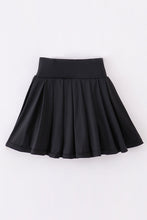 Load image into Gallery viewer, Black Pleats active mom&amp;me skorts
